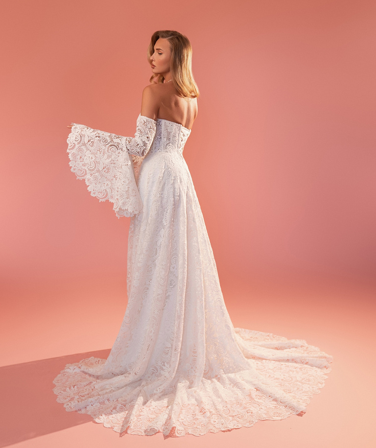 Кружевное свадебное платье со рукавами-клешь