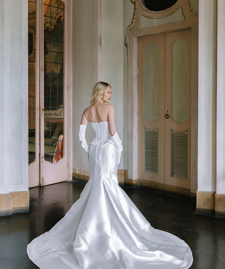 Стильный свадебный комплект с корсетом и юбкой из микадо