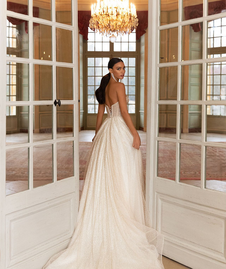 Пышное свадебное платье с корсетом