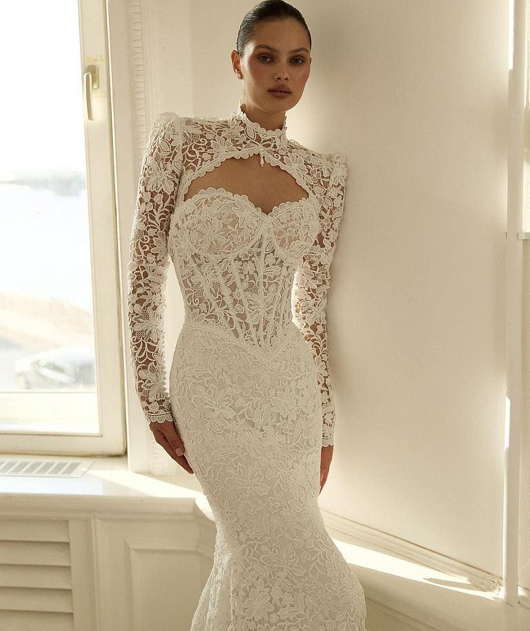 Кружевное свадебное платье со съемным болеро