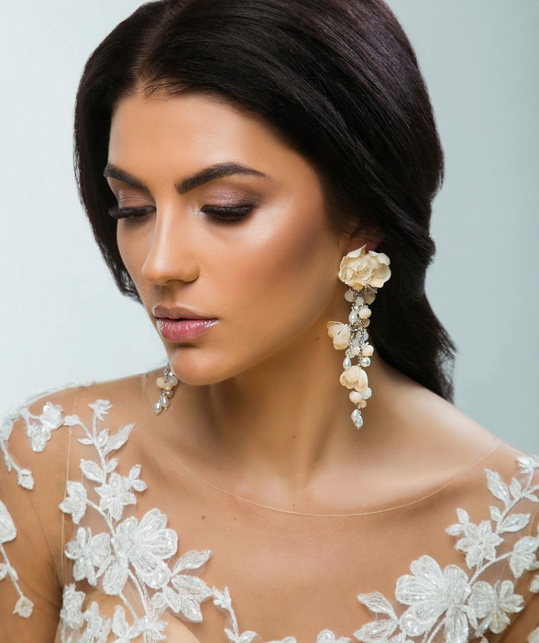 Нежные свадебные серьги с цветами