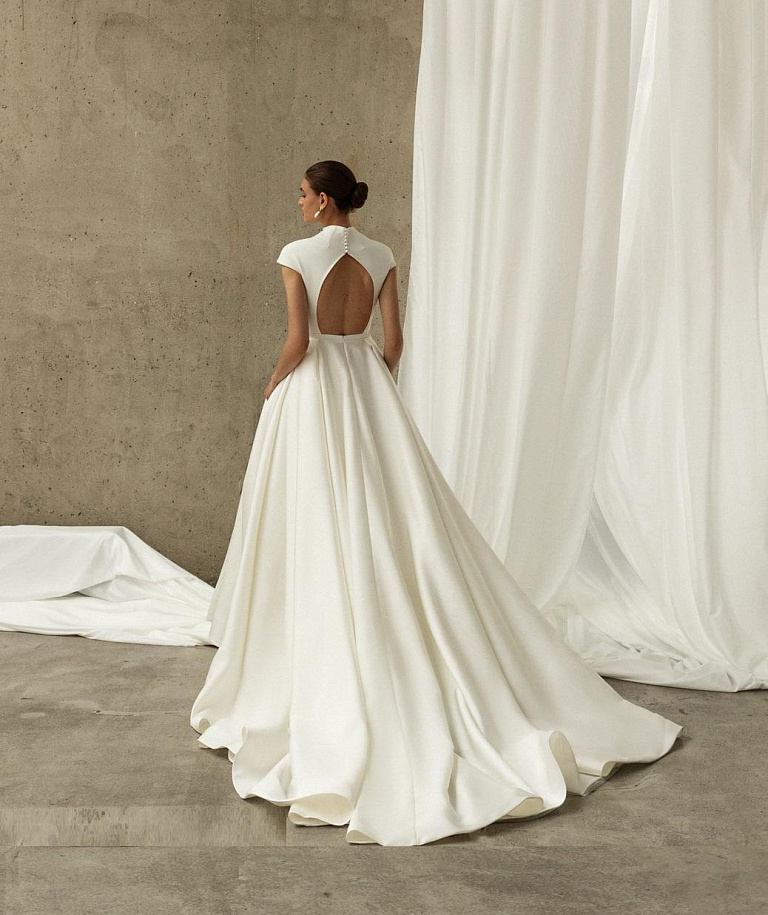 Закрытое свадедбное платье из микадо