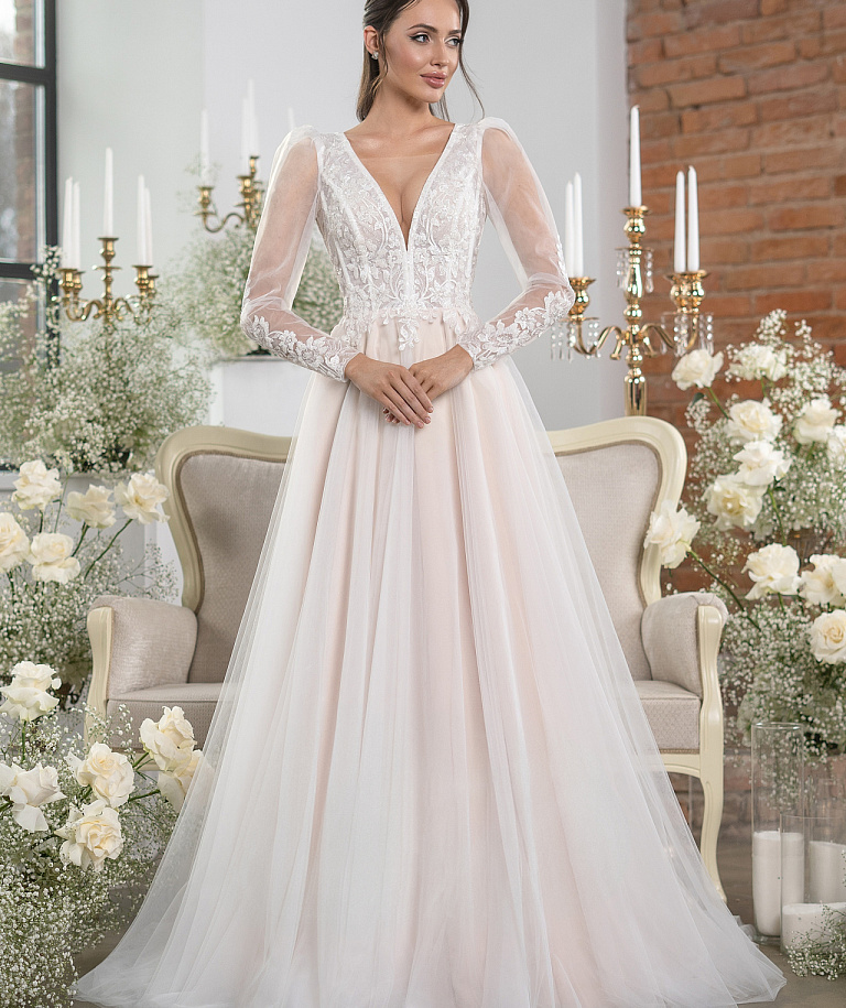 Кружевное свадебное платье с рукавчиками