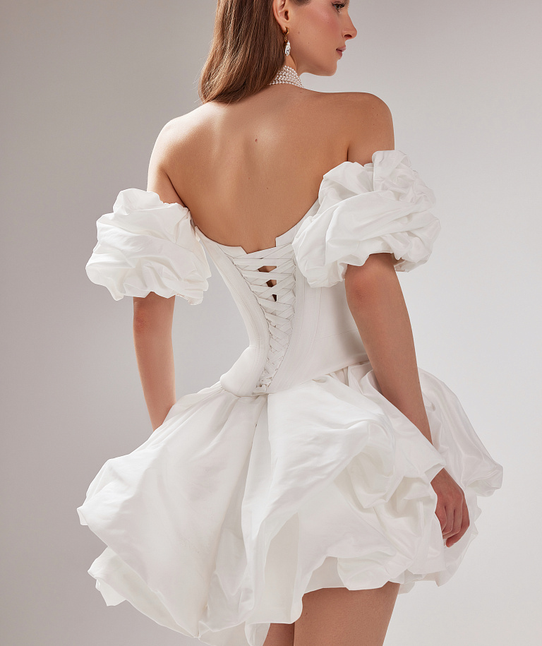 Короткий свадебный комплект с корсетом из тафты с буфами