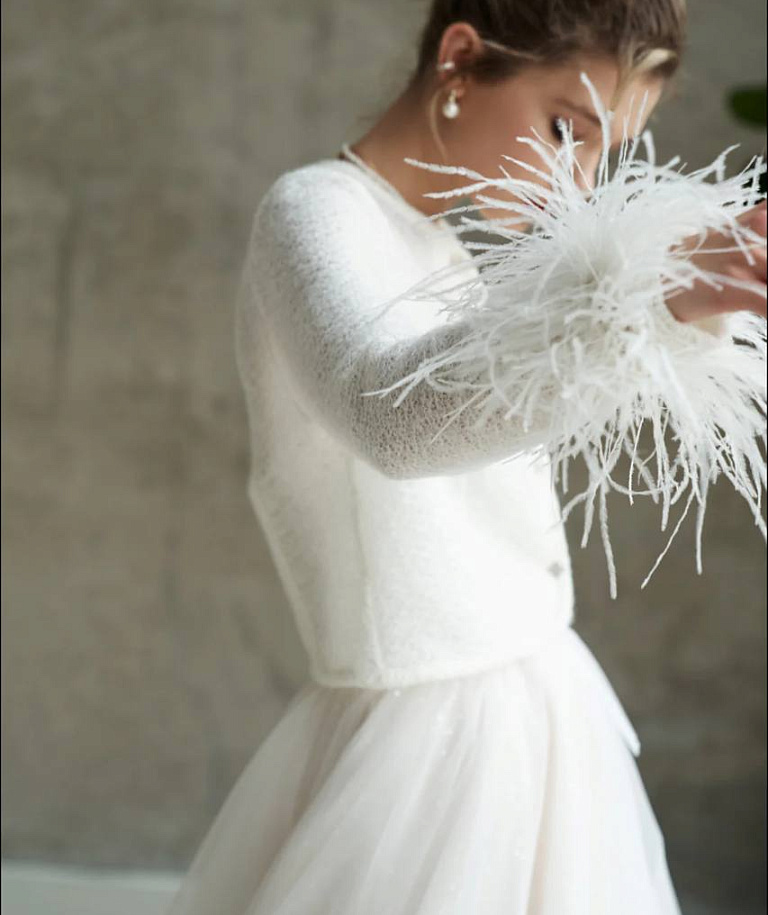 Шерстяной кардиган с перьями