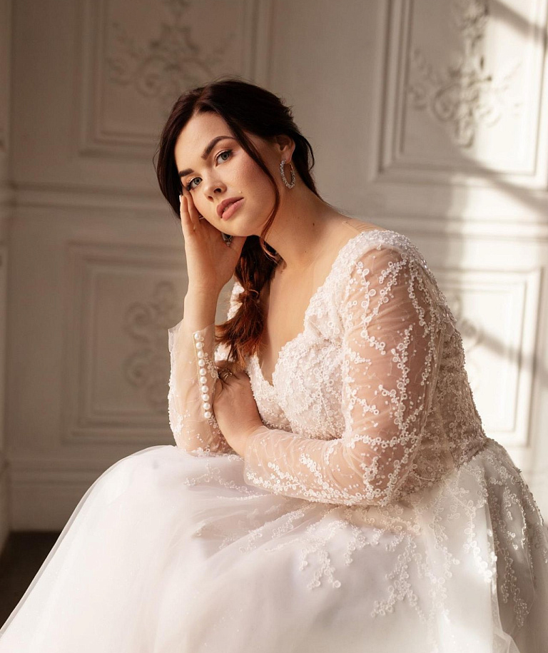 Свадебное платье для полных девушек с рукавами