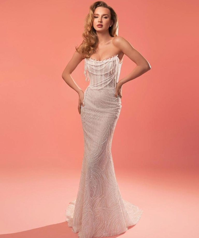 Роскошное свадебное платье рыбка с декором из жемчуга