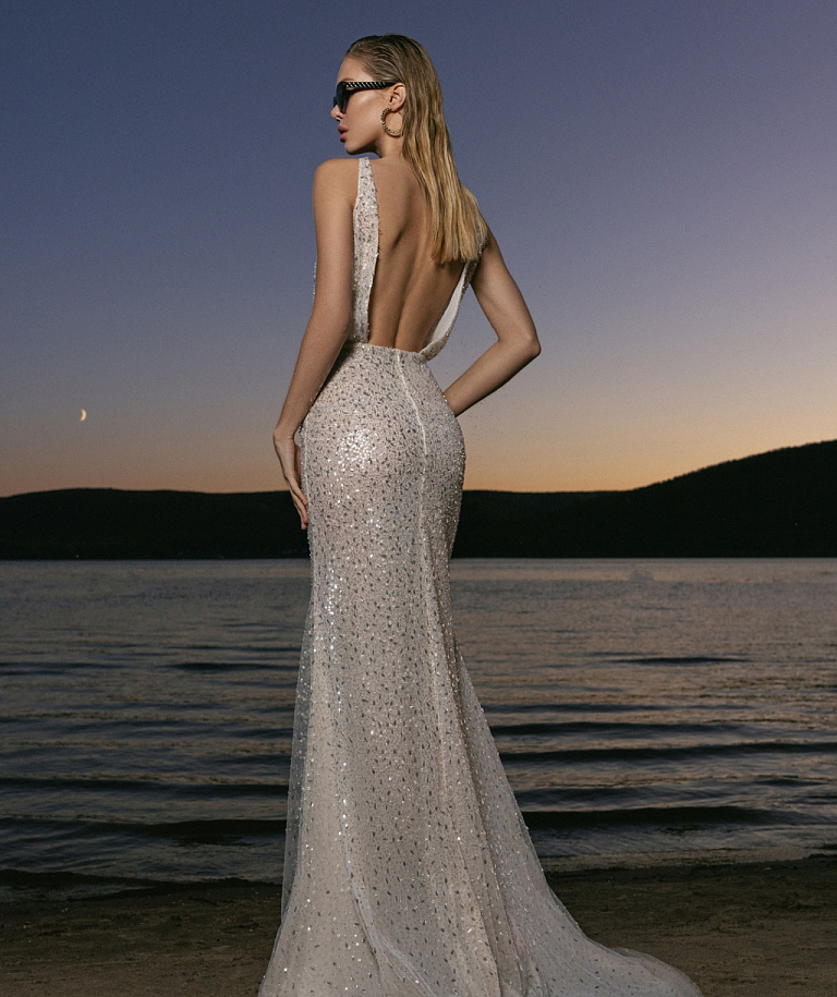 Свадебное платье русалка с роскошной расшивкой