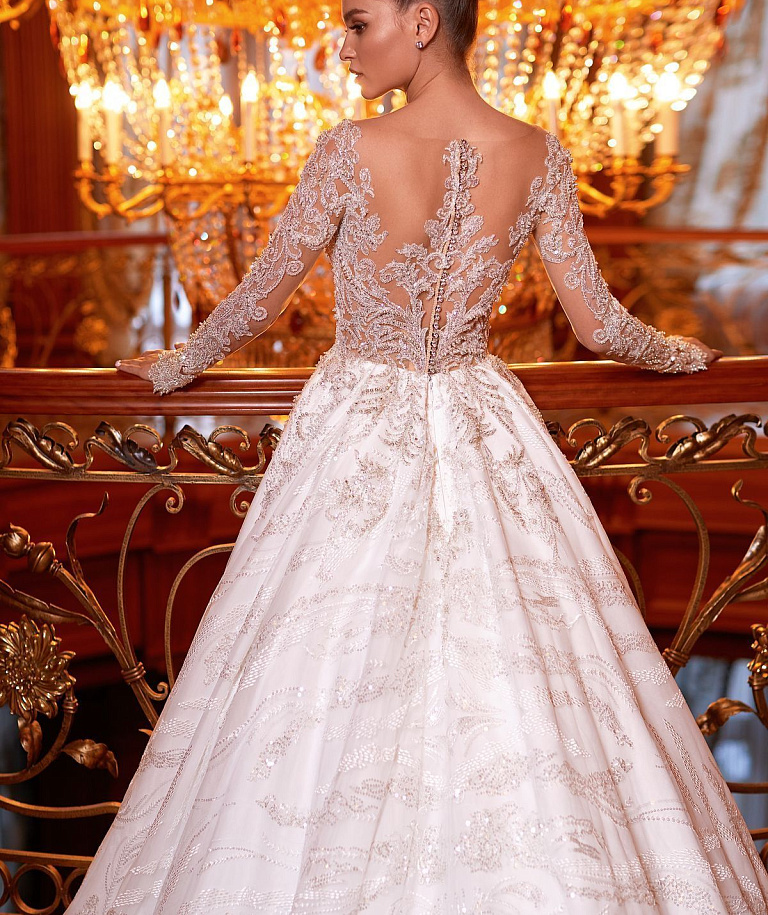 Пышное блестящее свадебное платье