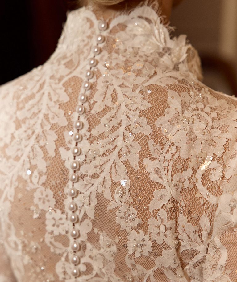 Пышное кружевное свадебное платье со съемным болеро