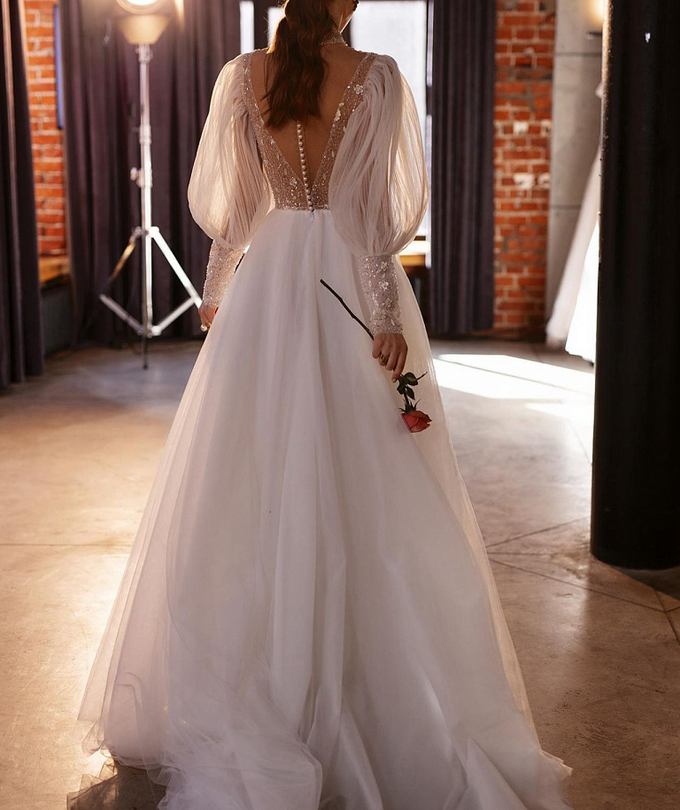 Нежное свадебное платье с объемными рукавами