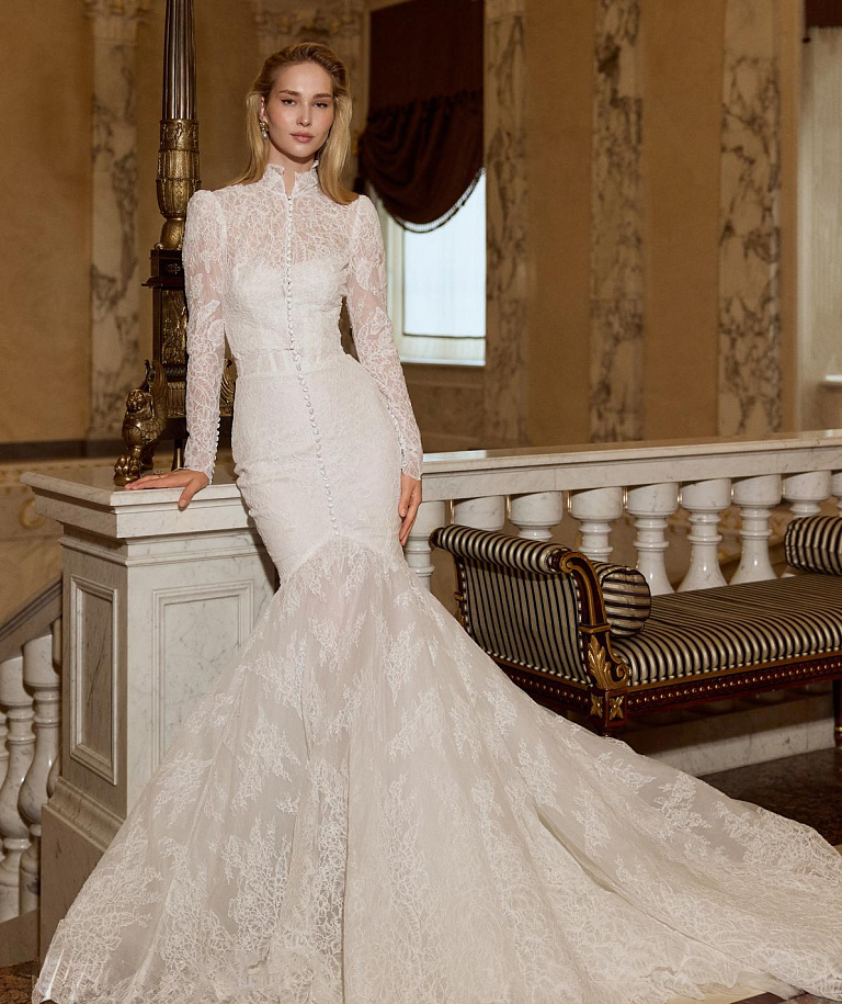 Закрытое кружевное свадебное платье русалка