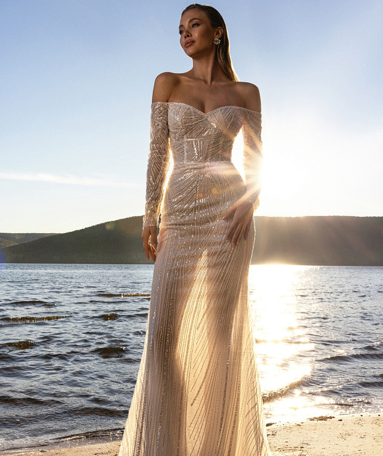 Свадебное платье русалка с рукавами и открытыми плечами