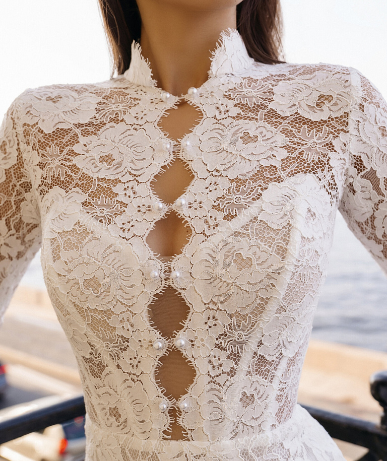 Кружевное свадебное платье рыбка с рукавами