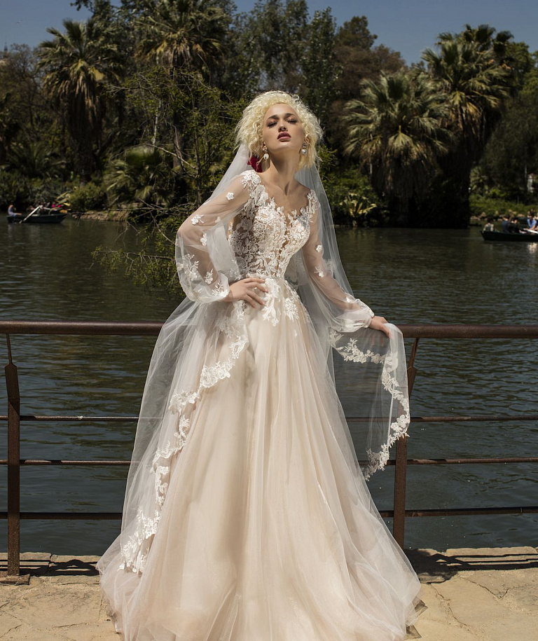 Свадебная фата с окантовкой из цветочного кружева