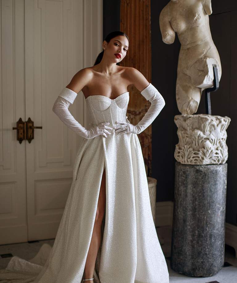 Роскошное сияющее свадебное платье