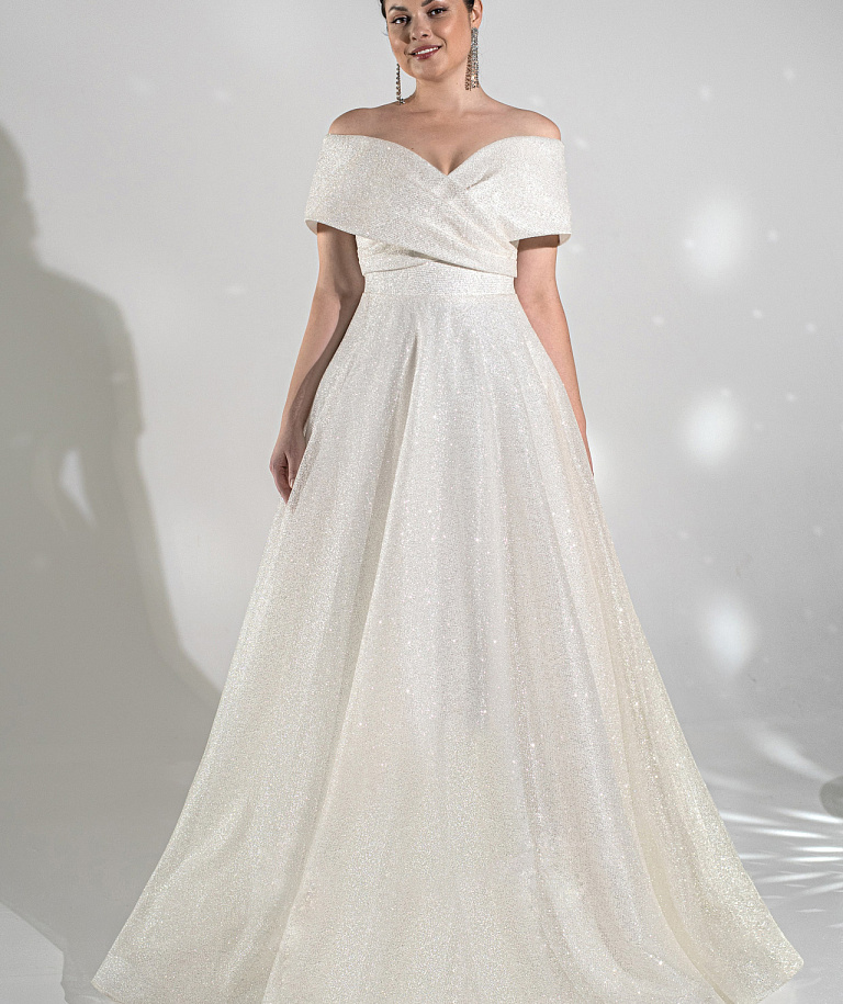 Свадебное платье со спущенными плечиками плюс сайз