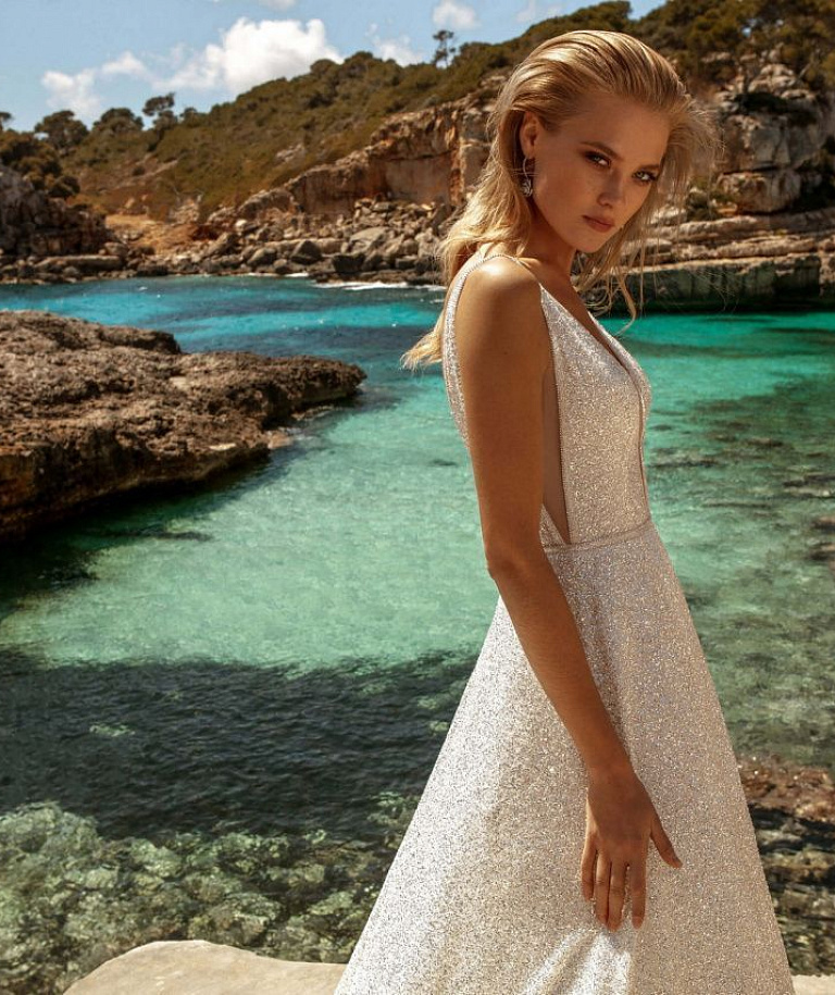 Роскошное сияющее свадебное платье А-силуэта