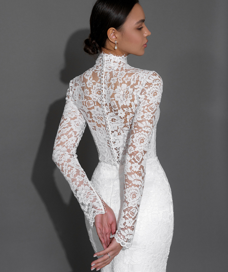 Белое кружевное свадебное платье с рукавами