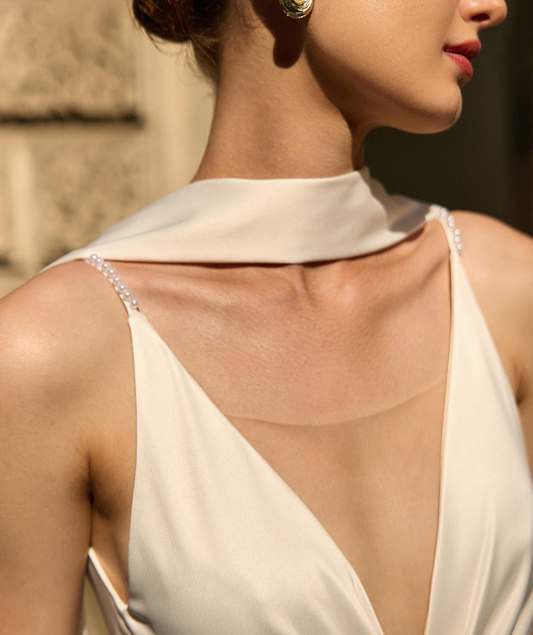 Атласная русалка на тонких бретелях