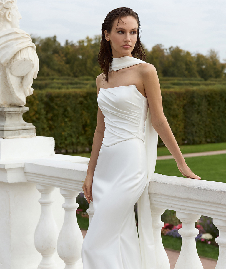 Комплект из атласного корсета с драпировкой и юбкой