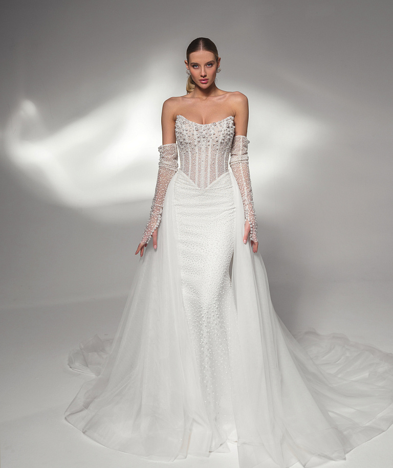 Роскошное платье расшитое крупным жемчугом