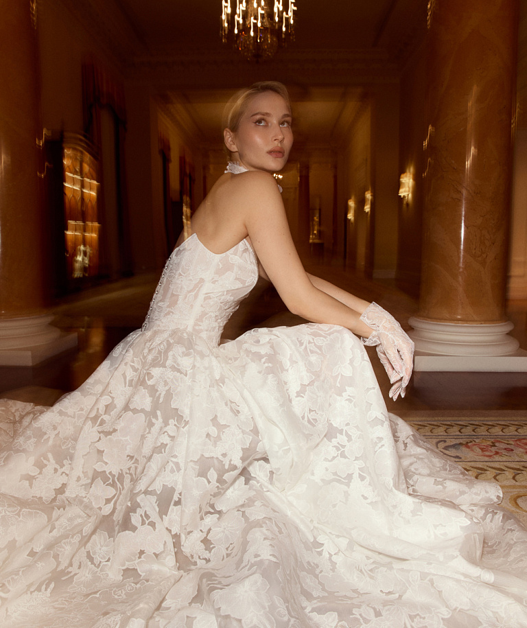 Роскошное свадебное платье из авторского кружева