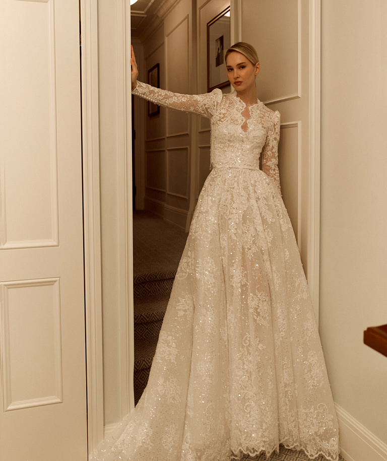 Пышное кружевное свадебное платье со съемным болеро