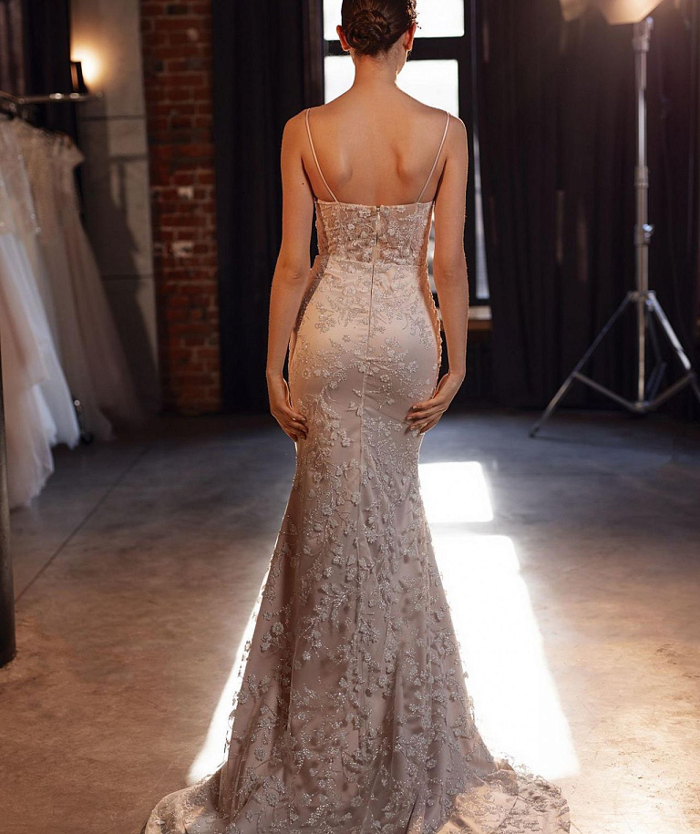 Кружевное свадебное платье рыбка с кейпом