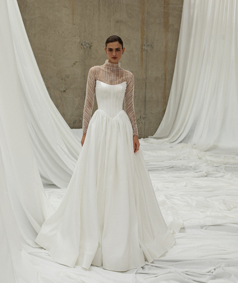 Атласное свадебное платье принцесса с болеро