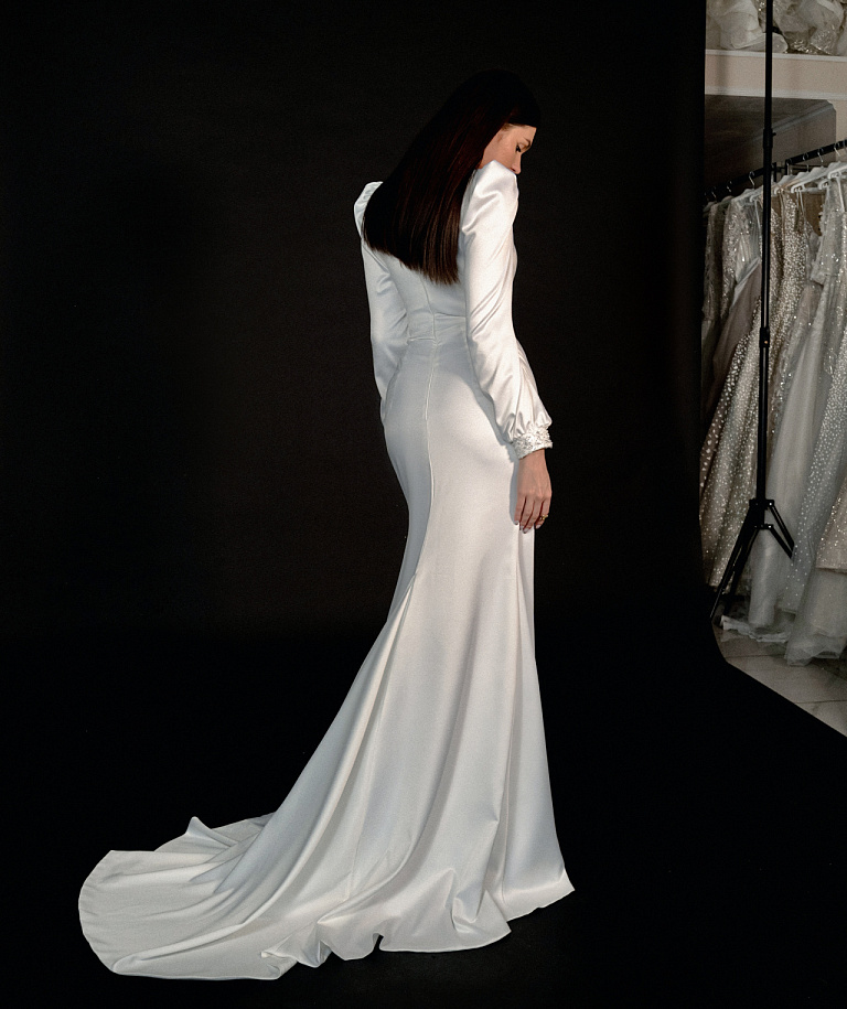 Эффектное свадебное платье рыбка из атласа