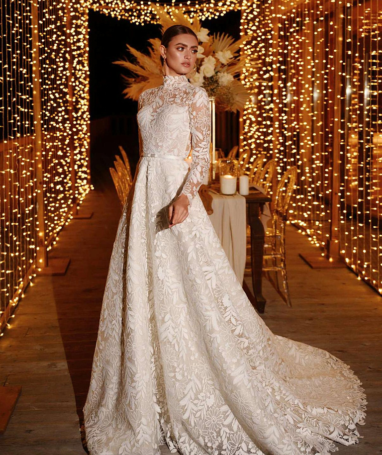 Закрытое свадебное платье в хлопковом кружеве