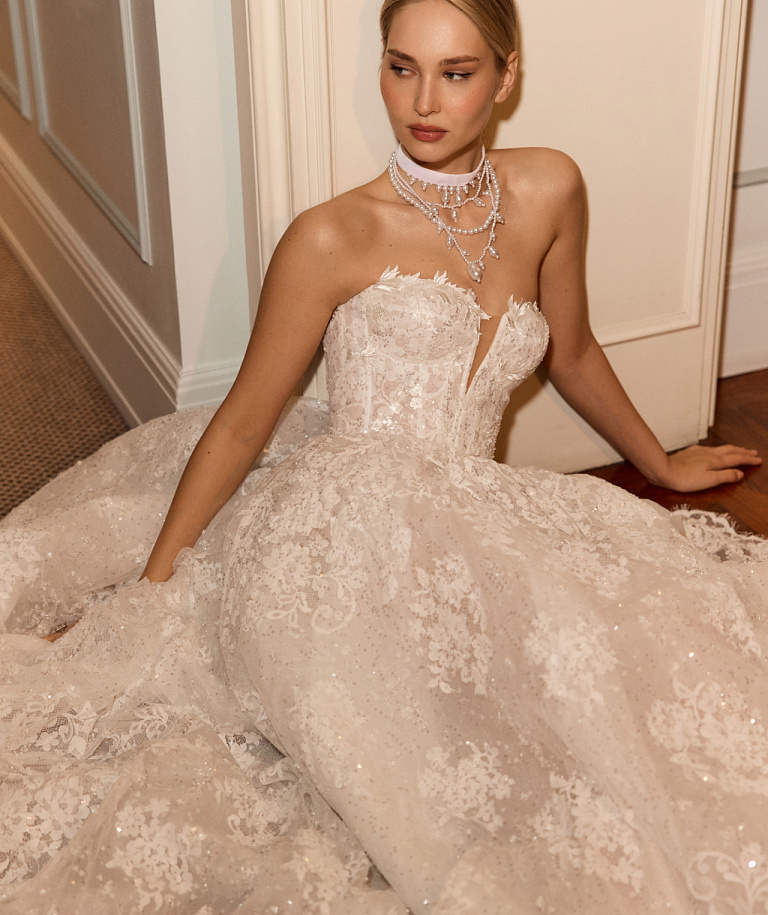 Пышное кружевное свадебное платье со съемным болеро