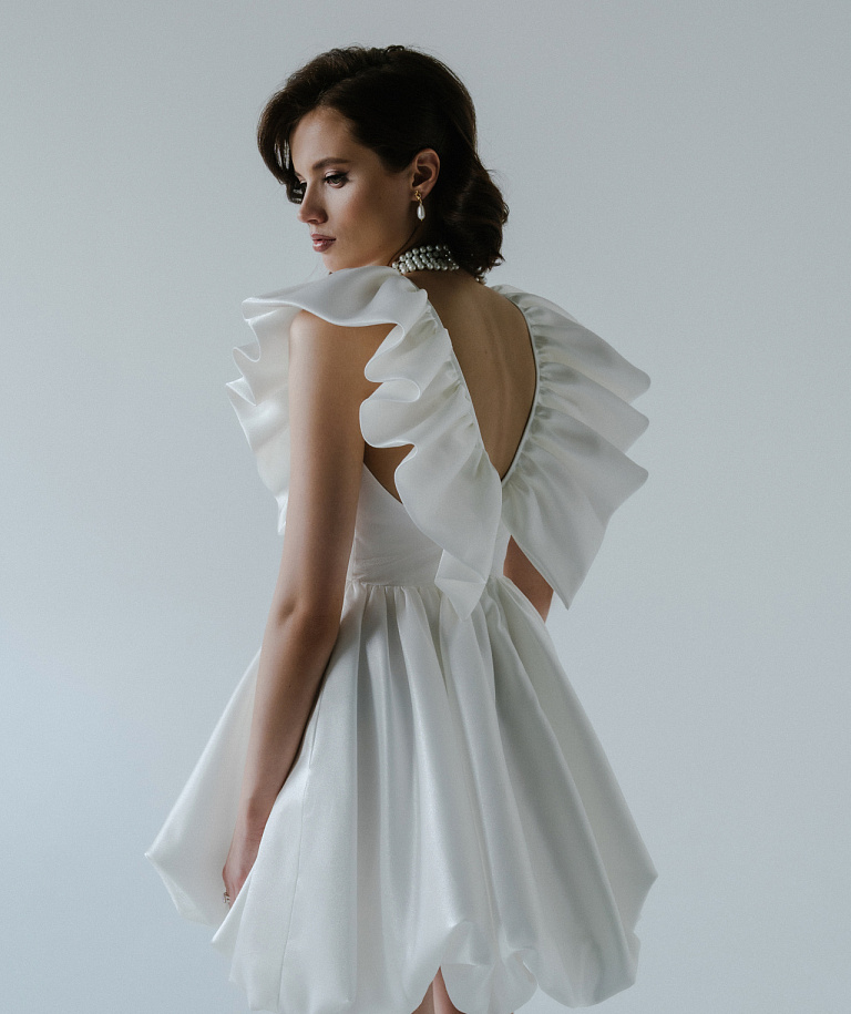 Стильное свадебное платье из креповой оргназы