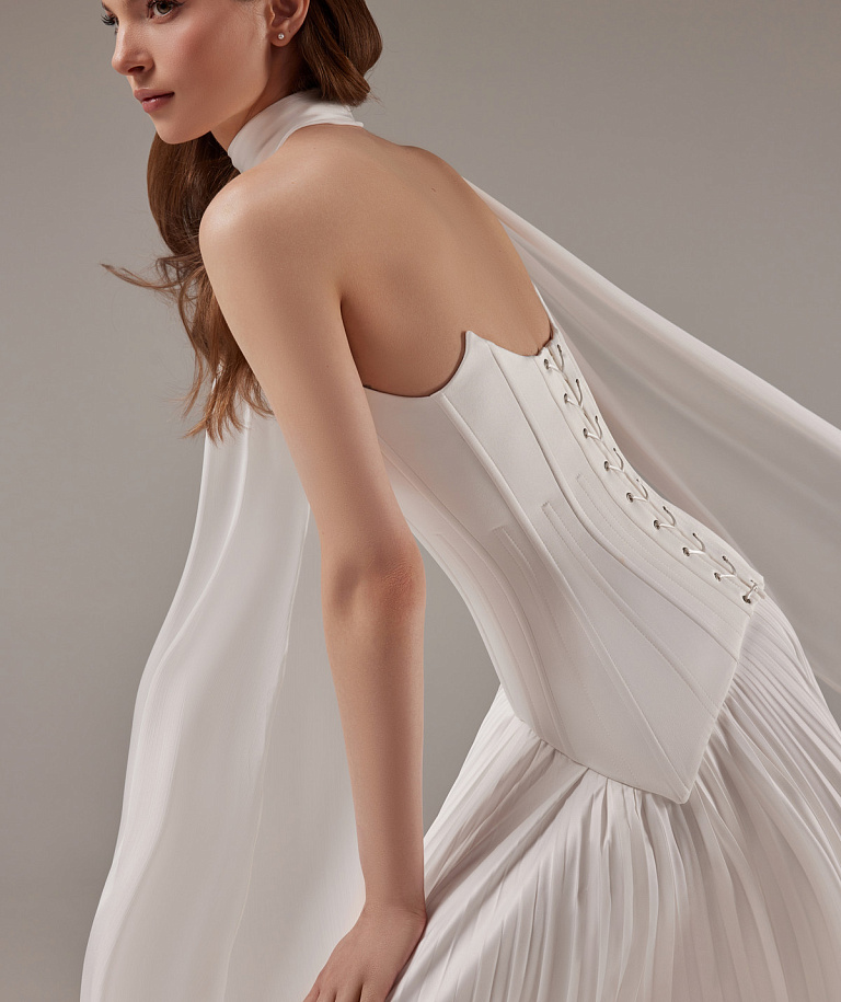 Лаконичный свадебный комплект с юбкой плиссе