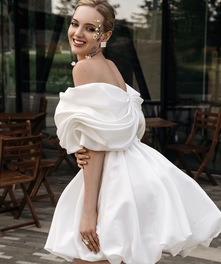 Свадебное платье мини силуэта баллон