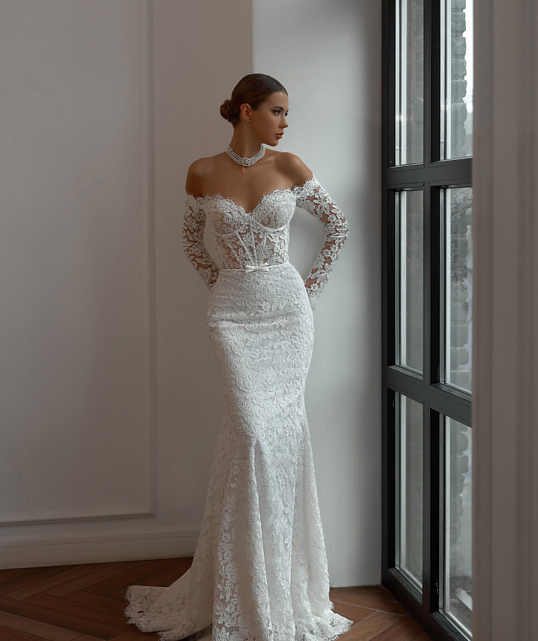 Белое кружевное свадебное платье рыбка с рукавами