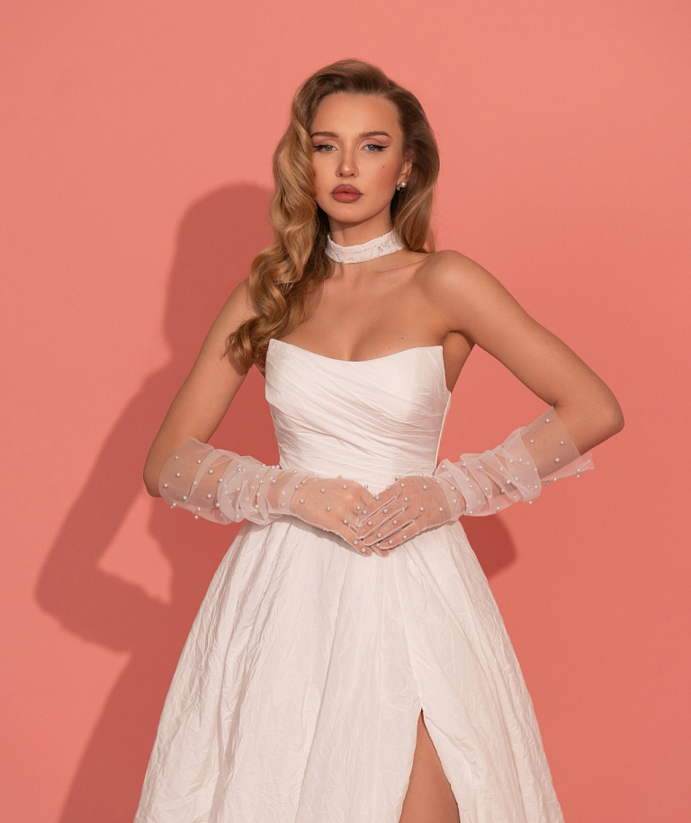 Стильное свадебное платье из тафты