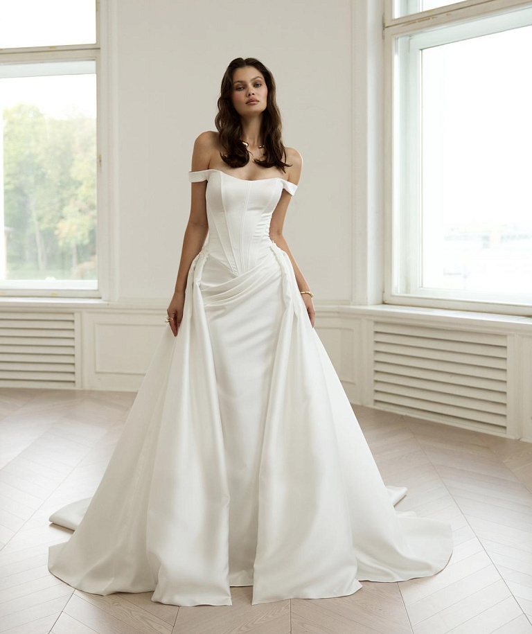 Атласное свадебное платье рыбка со съемным шлейфом