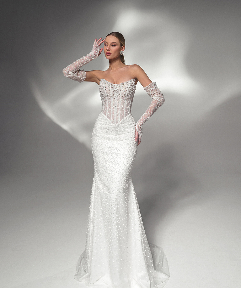 Роскошное платье расшитое крупным жемчугом