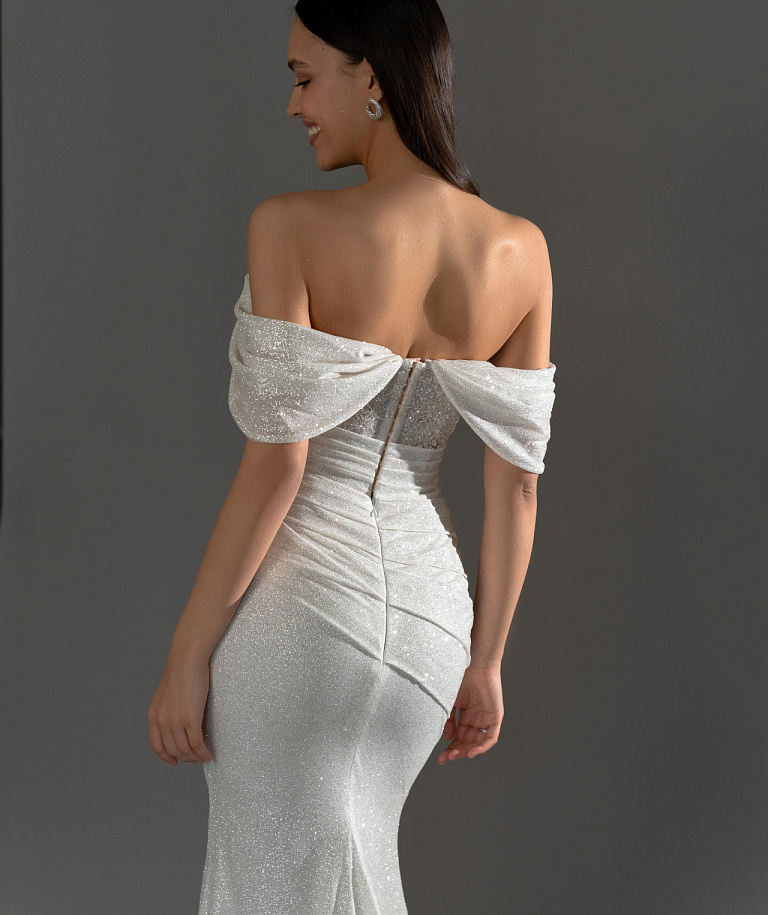 Сверкающая русалка со спущенными плечиками