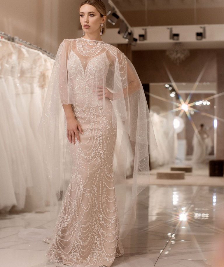 Сияющее свадебное платье рыбка на тонких бретелях