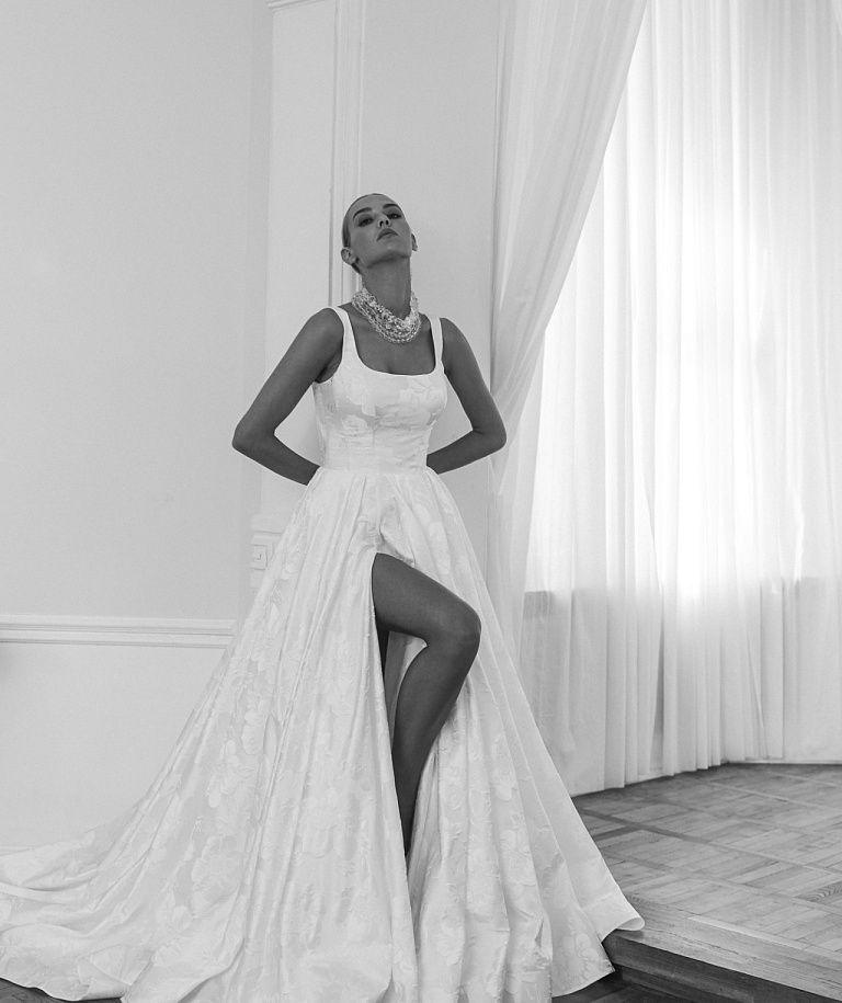 Свадебное платье из цветочной тафты