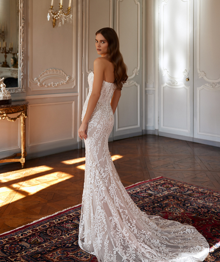 Кружевное свадебное платье рыбка с открытыми плечами