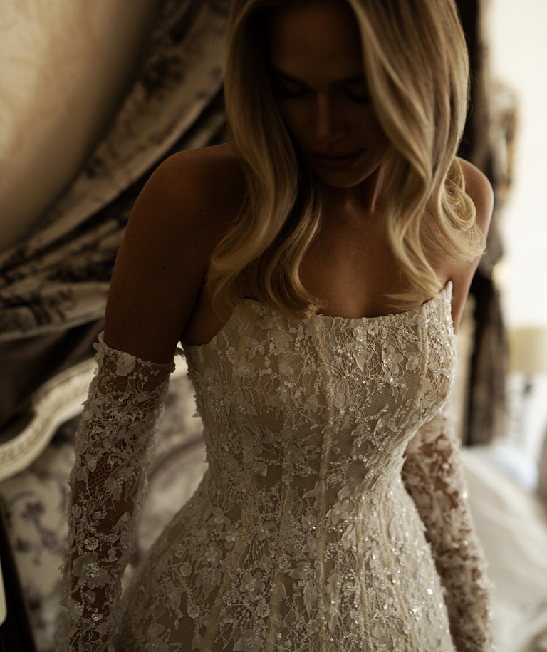 Корсетное свадебное платье мини