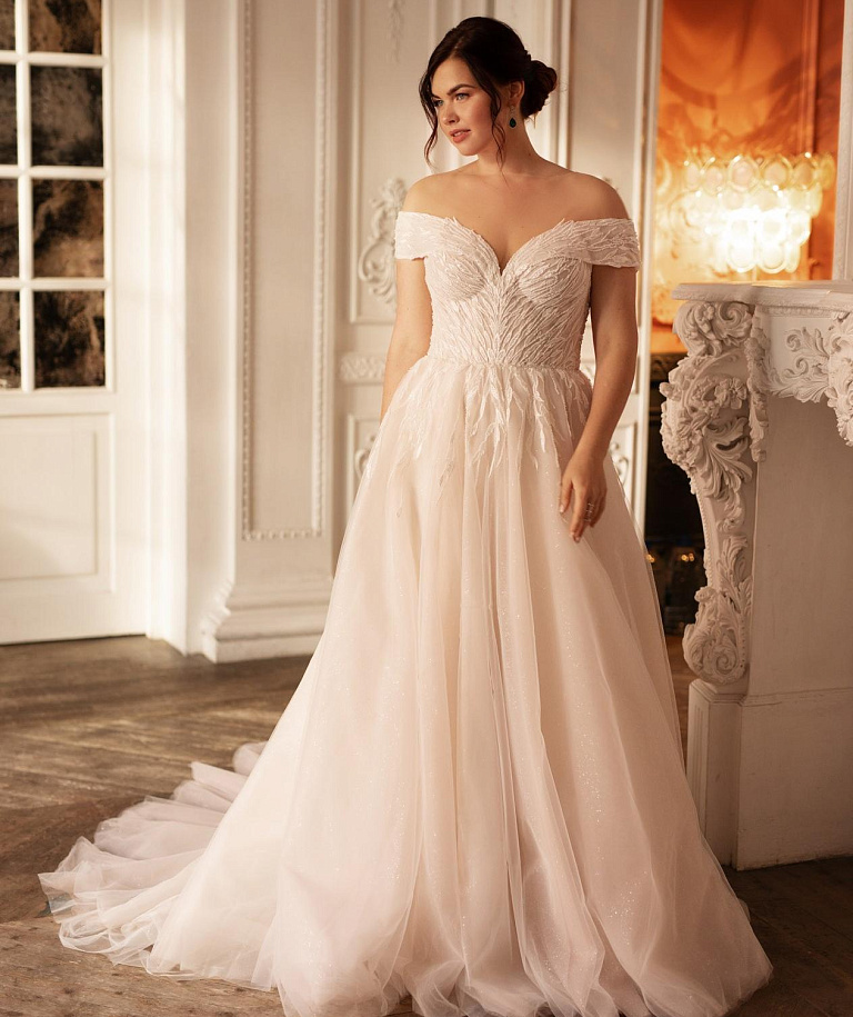 Классическое свадебное платье большого размера