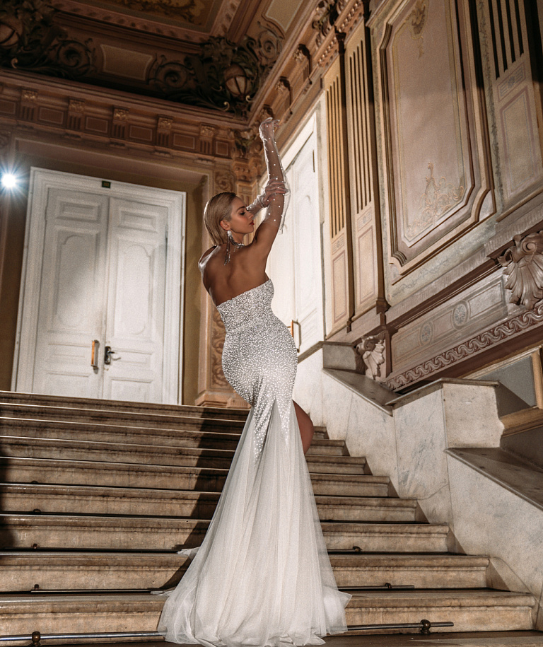 Свадебное платье рыбка в светоотражающем кружеве