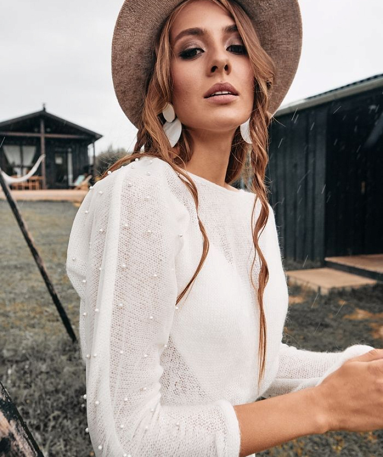 Шерстяной свитер с жемчугом