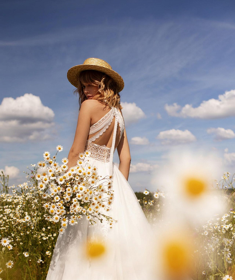 Свадебное платье бохо с декольте