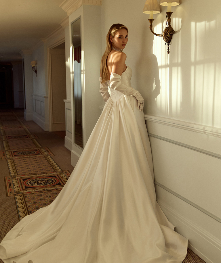 Свадебное платье в стиле принцесса из микадо